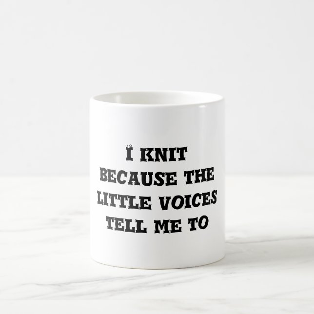 Mug Je tricote parce que les petites voix m'indiquent (Centre)