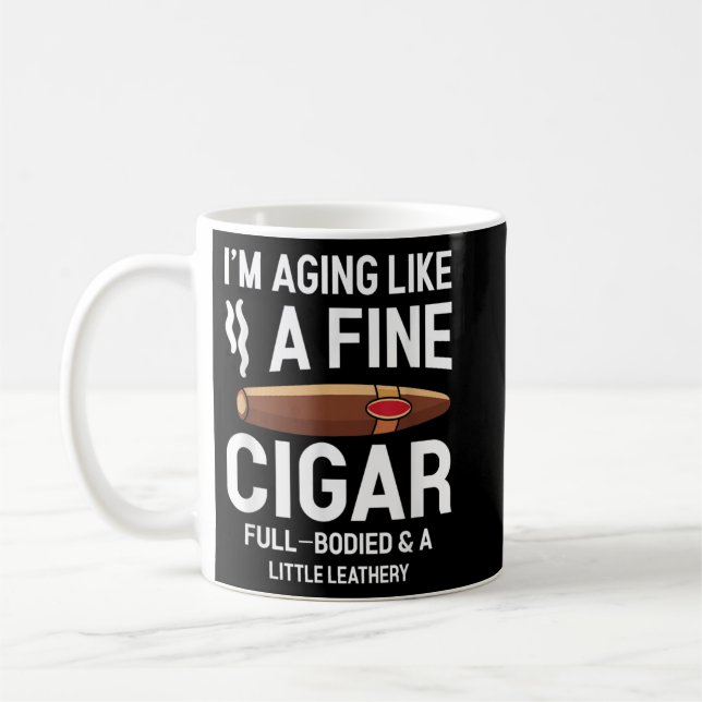 Mug Je vieillis comme un fumeur de cigare amusant (Gauche)