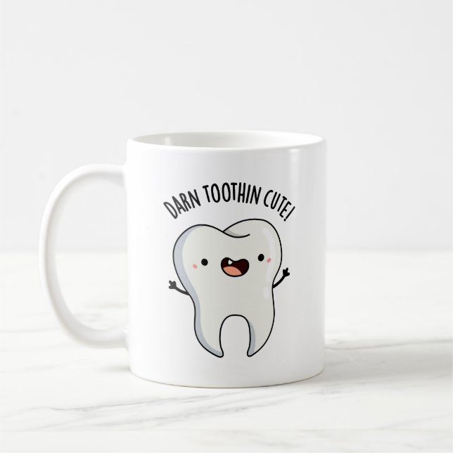 Mug Jeu de dent foncé dans mignon amusant (Gauche)