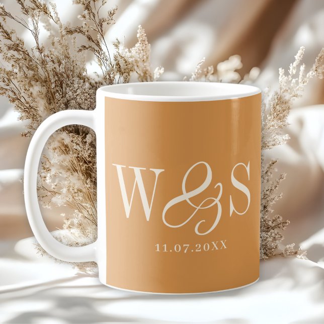 Mug Jeunes mariés élégants moutarde initiale (Créateur téléchargé)