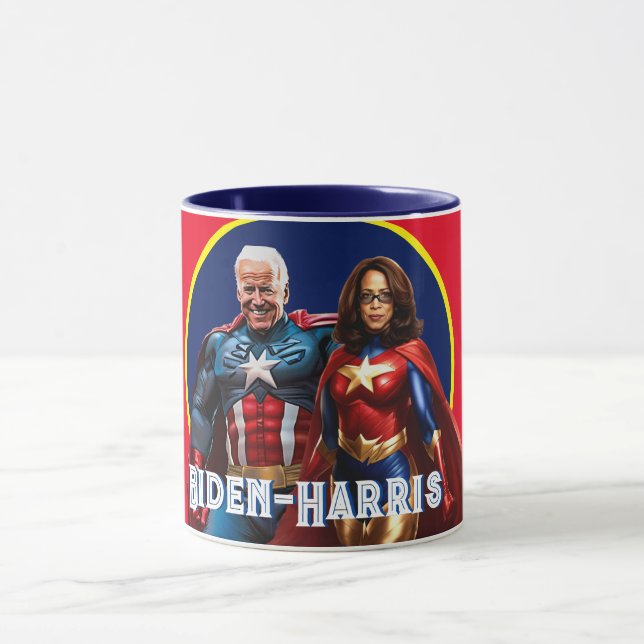 Mug Joe Biden et Kamala Harris en super-héros (Centre)