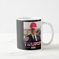 Joe Biden Portant Un Casquette Trump