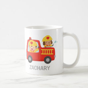 Mug Joli garçon de pompier et chien dans un camion de