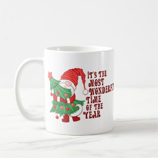 Mug Joli gnome de Noël étreignant un arbre