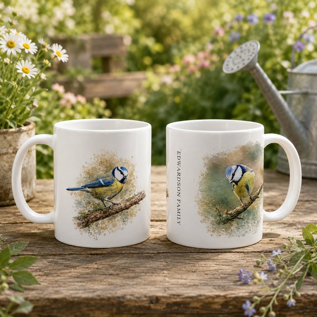 Mug Joli monogramme d'oiseau mésange bleue à l'aquarel (Cute watercolor Blue tit bird monogrammed Coffee Mug. Personalized garden bird mug for bird lovers.)