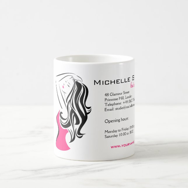 Mug Jolie fille avec cheveux ondulés Marque de coiffur (Centre)