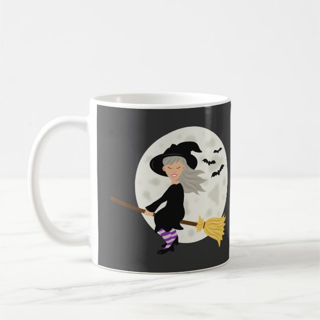 Mug Jolie Fille Sorcière Volante & Texte Joyeux Hallow (Gauche)