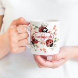 Mug Jolie Léman Rouge Whimsical Fleurs Enfants Monogra<br><div class="desc">Nom personnalisable et mug monogramme avec mignonette loup peint en blanc et fleurs à l'effet fausse parties scintillant,  pour un cadeau personnalisé pour un enfant.</div>