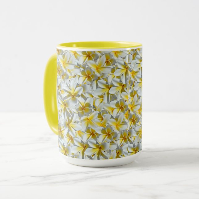 Mug Jolies Fleurs Frangipani Jaunes Et Blanches, (Devant gauche)