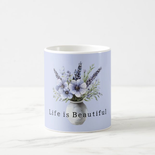 Mug Jolies fleurs lavande violettes dans un vase (Centre)