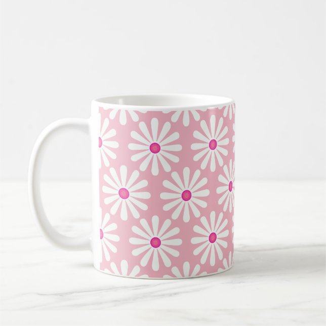 Mug Jolies marguerites blanches avec centres roses sur (Gauche)