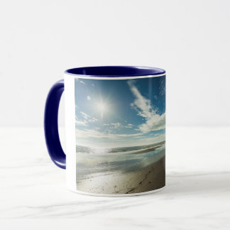 Mug Journée ensoleillée sur une plage d'hiver