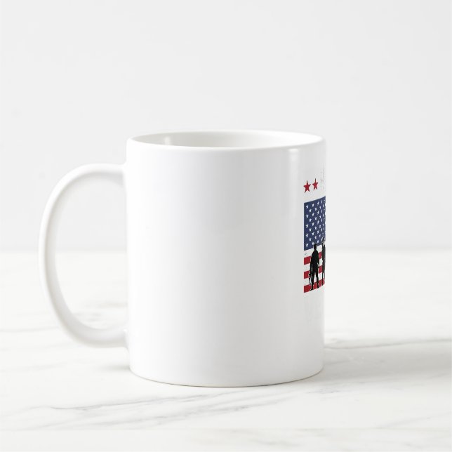 Mug Joyeuse fête des vétérans Drapeau Silhouette Vecto (Gauche)