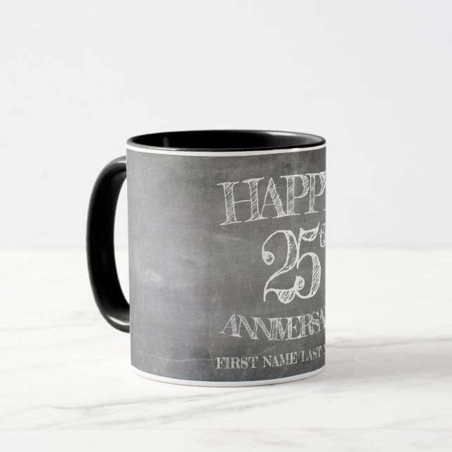 Mug Joyeux 25e anniversaire sur le tableau de craie (Devant gauche)