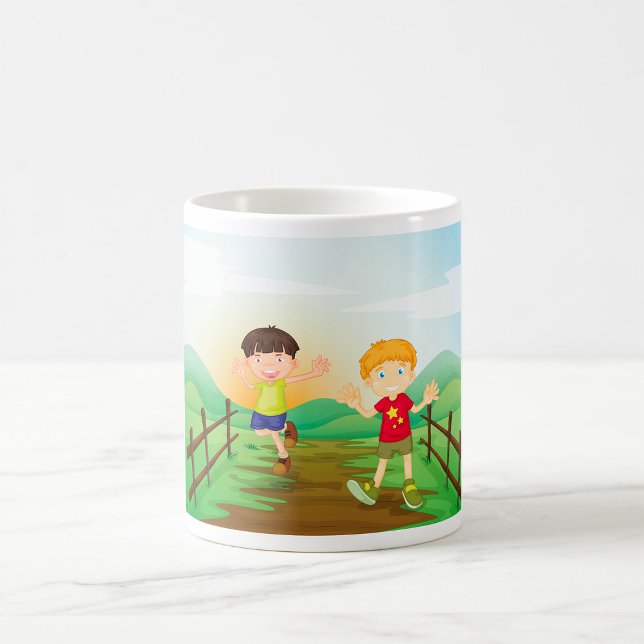 Mug Joyeux Enfants Jouant À L'Extérieur (Créateur téléchargé)