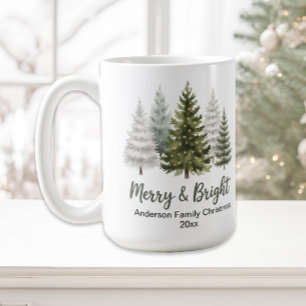Mug Joyeux et brillants arbres de Noël Gardien de fami