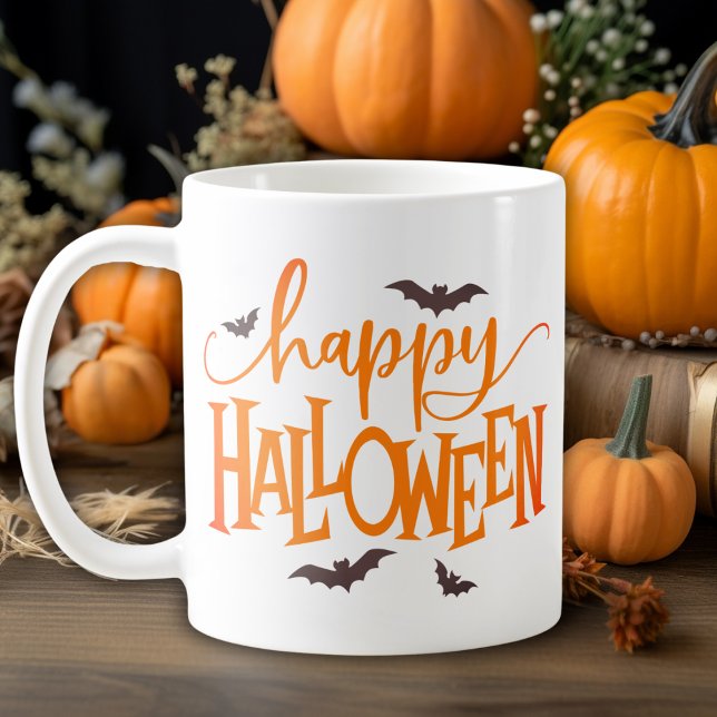 Mug Joyeux Halloween Orange Script avec chauves-souris (Happy Halloween Orange Script with Black Bats Coffee Mug)