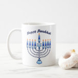 Mug Joyeux Hanoukka Menorah Juif Juif Cute bougies<br><div class="desc">Montrez au monde votre fierté Hanoukka avec un design contemporain,  mignon tasse à café juif par PopQTstudio. Cette tasse présente un design ludique d'une Menorah surmontée de joyeux bougies kawaii. Un grand cadeau à offrir à vos amis et à votre famille juifs.</div>