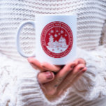 Mug Joyeux Noël Joyeux Vacances Hiver Personnalisé<br><div class="desc">Joyeux Noël Joyeux Vacances Hiver Personnalisé Nom Coffee Tea Mugs présente le texte "Joyeux Noël et Joyeuses Vacances" dans un script blanc moderne sur un arrière - plan rouge et personnalisé avec votre nom autour d'une maison avec des arbres de Noël et des flocons de neige. Parfait pour les fêtes...</div>