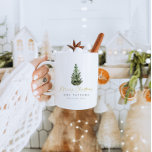 Mug Joyeux Noël minimaliste moderne<br><div class="desc">Il s'agit d'un modèle moderne minimaliste de marque cadeau de vacances avec une belle aquarelle à feuillage persistant arbre et une police de calligraphie élégante. La couleur de l'arbre de Noël n'est pas modifiable, et le libellé de la police de calligraphie or n'est pas modifiable (mais la couleur peut être...</div>