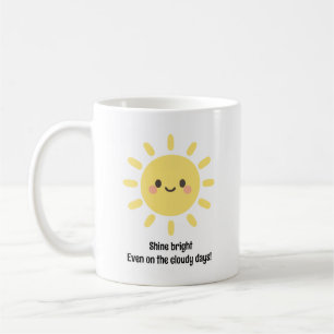 Mug Joyeux soleil jaune avec un visage souriant