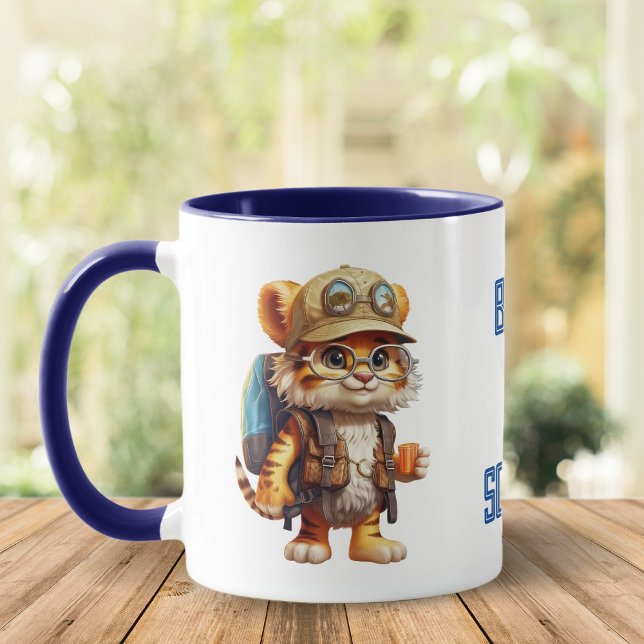 Mug Joyeux Tiger Cub avec sac à dos et café (Créateur téléchargé)