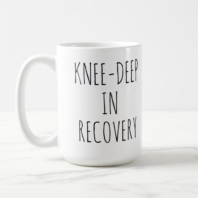 Mug Jusqu'aux genoux dans le rétablissement, cadeau ap (Gauche)