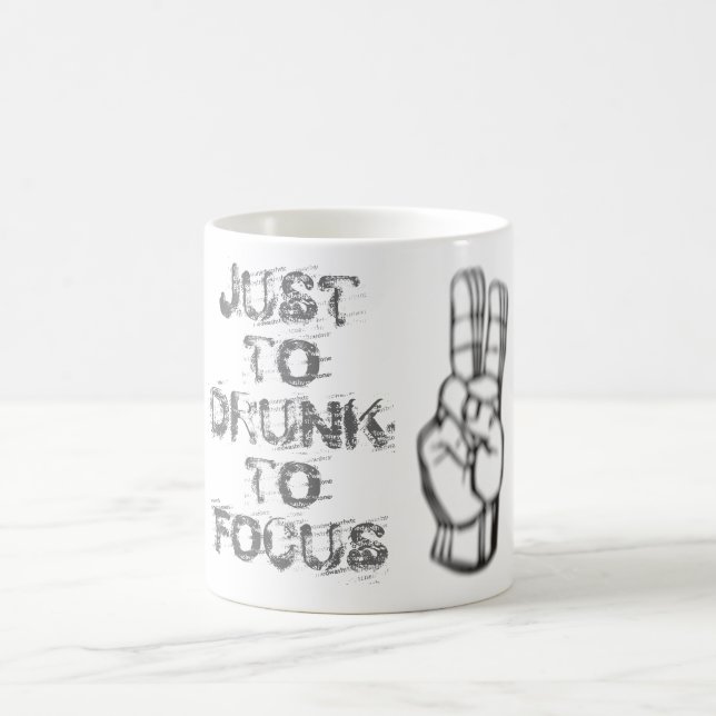 Mug Juste trop ivre pour se concentrer, une citation d (Centre)