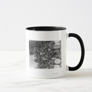 Mug Kavirondos avec Spears et Shields