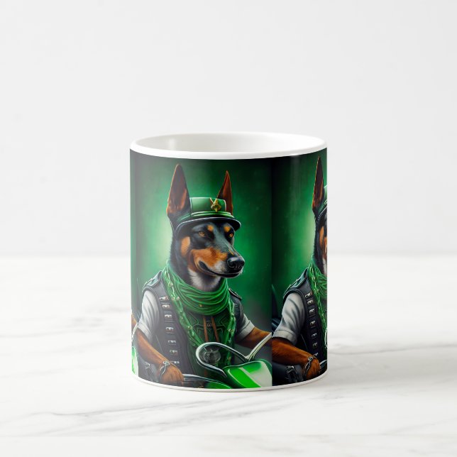 Mug Kelpie australien conduisant un vélo pour la Saint (Centre)