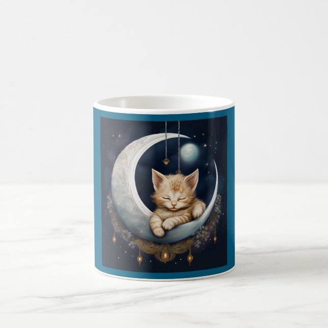 Mug Kitten Asleep Sur L'Objet Crescent Moon (Centre)