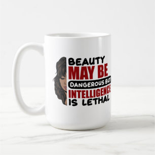 Mug La beauté peut être dangereuse mais l'intelligence