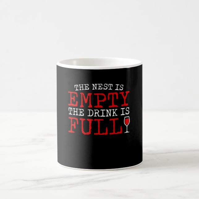 Mug La boisson vide de nid rouge d'amateur de vin est (Centre)