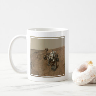 Mug La Curiosité A Rover Sur La Surface De Mars.