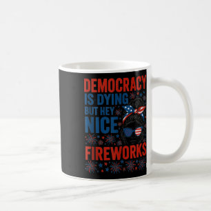 Mug La Démocratie Drôle Est En Train De Mourir Mais He