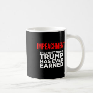 Mug La destitution : la première chose que Trump ait j