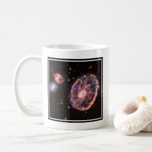 Mug La Galaxie Cartwheel Et Ses Galaxies Compagnons.