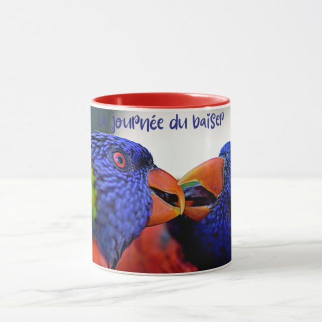 Mug La Journée du Baiser - Célébrez l'Amour Chaque Jou (Centre)
