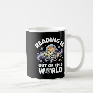Mug La lecture est drôle de chats dans l'espace hors d