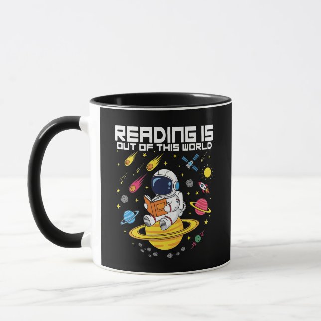 Mug La lecture est hors de ce monde – Astronaute dans  (Gauche)