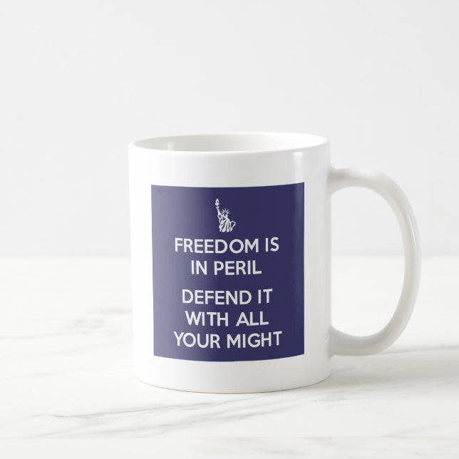 Mug La liberté est dans le péril le défendent avec (Droite)
