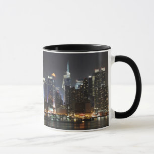 Mug La lune se lève au-dessus du Midtown New York.