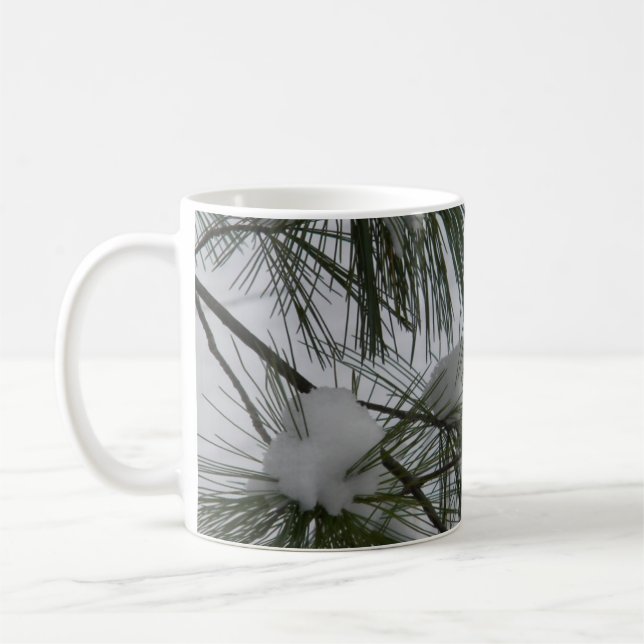 Mug La neige a couvert des aiguilles de pin (Gauche)