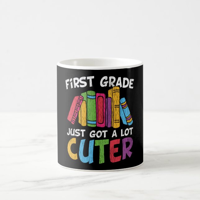 Mug La première année est devenue beaucoup plus mignon (Centre)