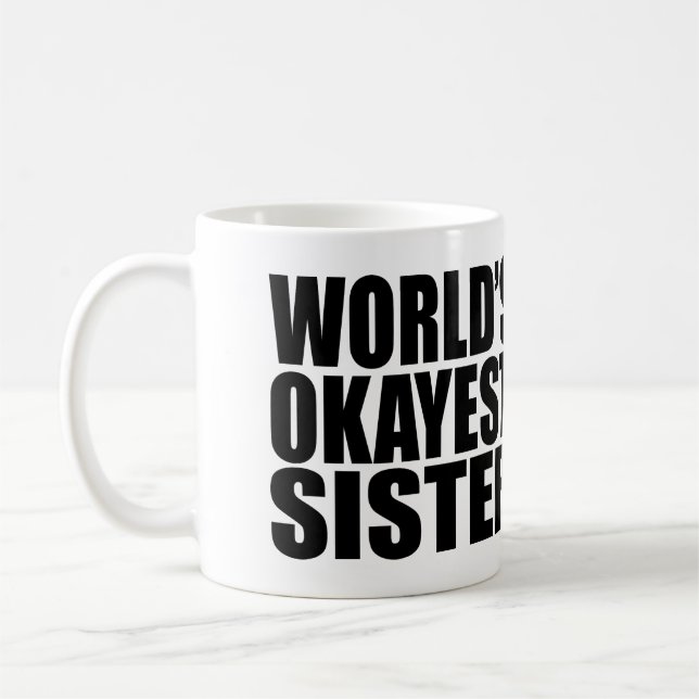 MUG LA SOEUR LA PLUS OKAYEST DU MONDE. (Gauche)