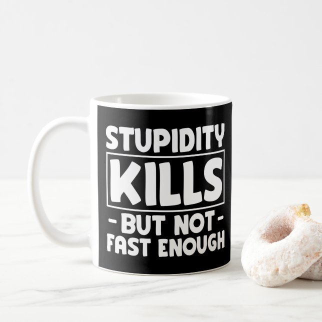 Mug La stupidité tue mais pas assez vite Citation drôl (Avec donut)