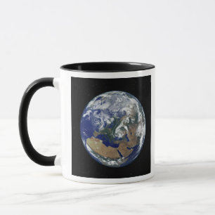 Mug La terre entièrement allumée portée sur l'Europ