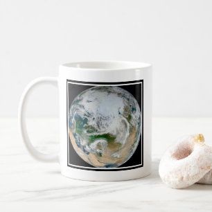 Mug La Terre Montre L'Arctique, L'Europe Et L'Asie.