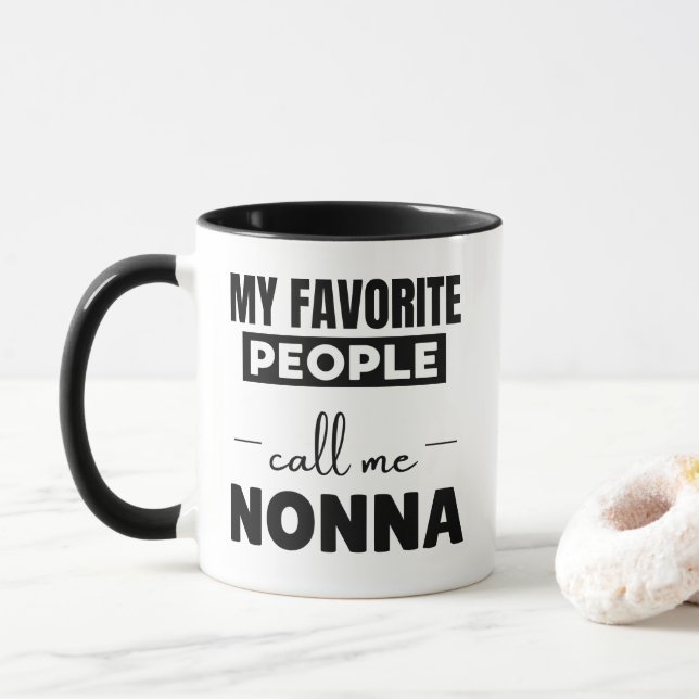 Mug La typographie moderne Mes personnes préférées m'a (Avec donut)