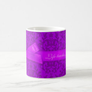 Mug La vie enseigne, l'amour révèle la mauve damasse m